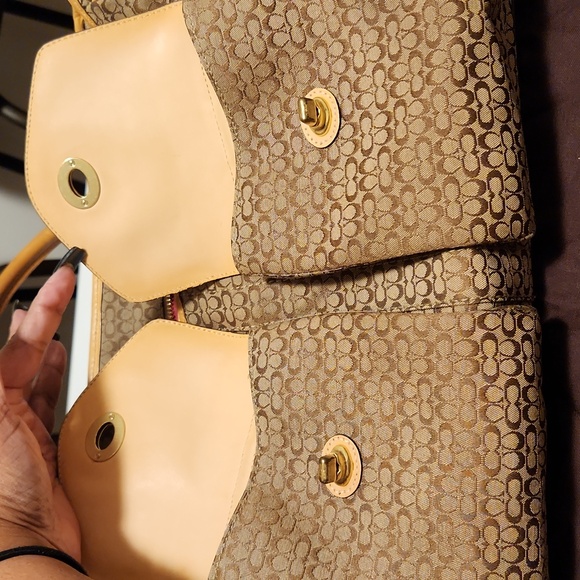 Coach Brown and Tan Large Signature Laptop bag (NEEDS  MINOR HANDLE REPAIR) - Picture 4 of 16